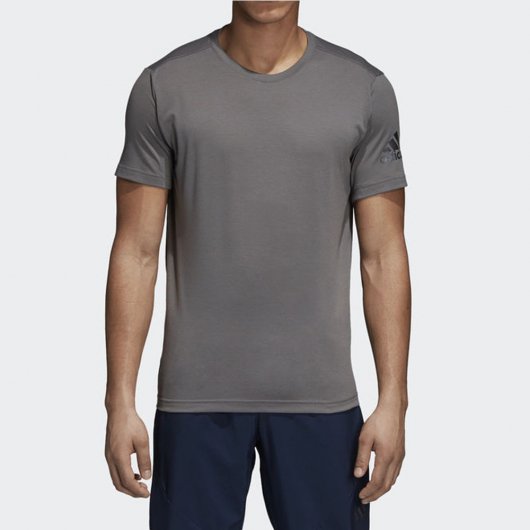 camiseta adidas freelift