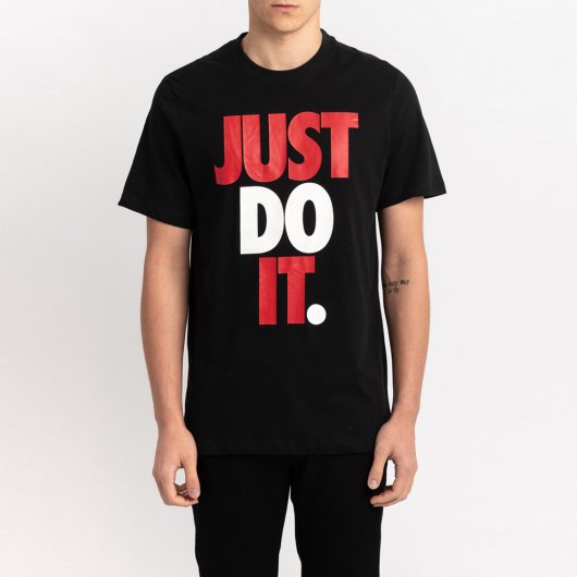 camiseta nike sportswear masculina vermelha