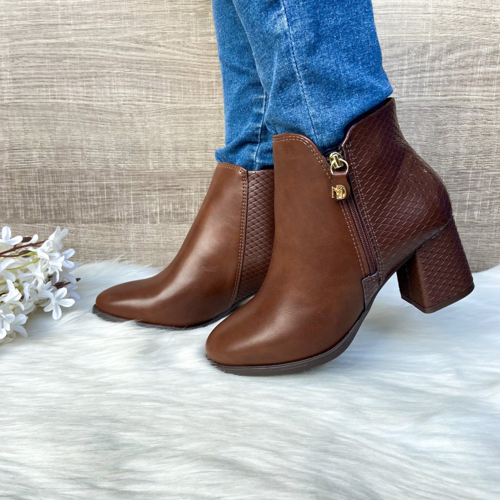 Bota Coturno CalÇa Jeans Dobrada Com Bota Jeans Dobrada Coturno