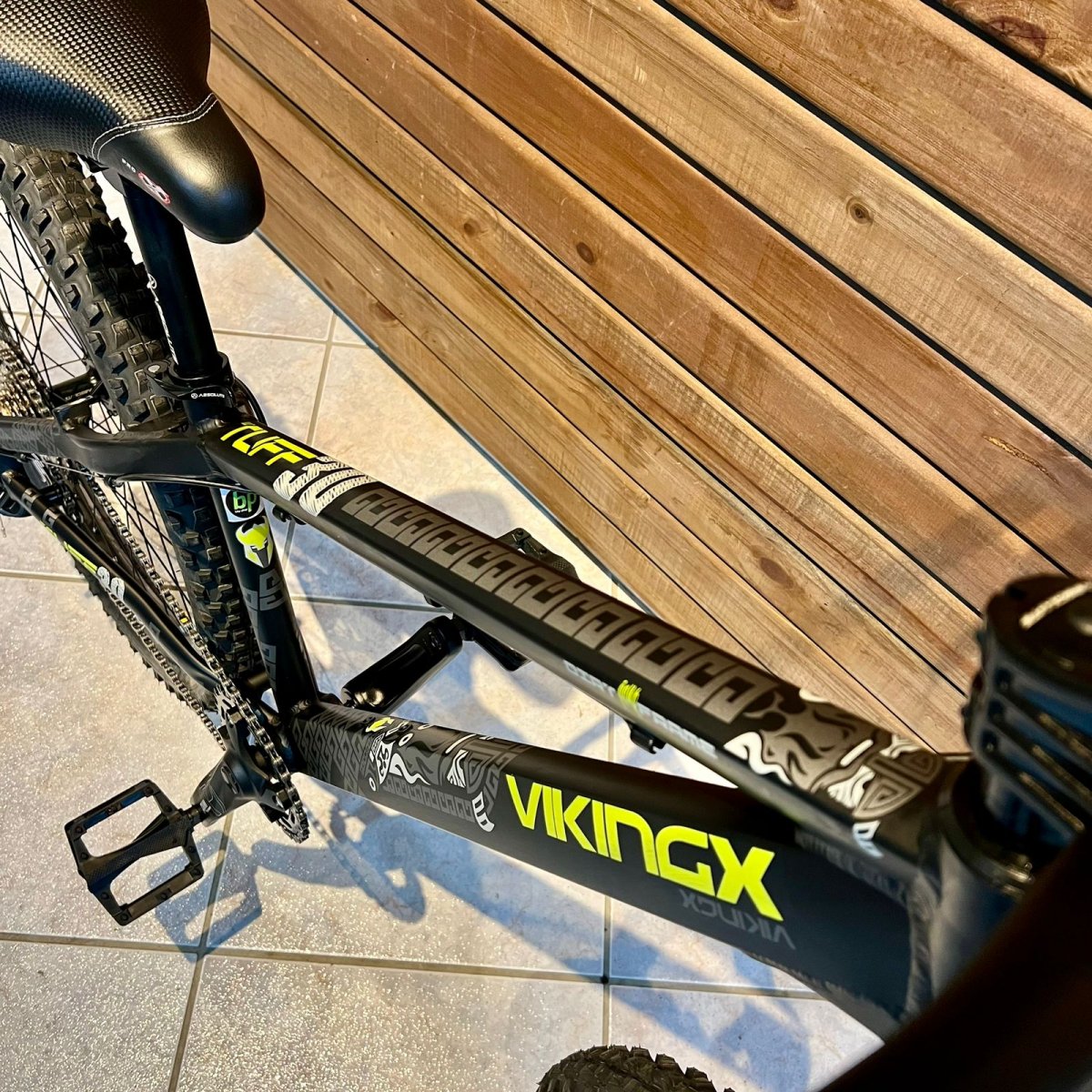 Comprar Bicicleta Dirt Tuff X-30 Sunrace 9v (Preto e Amarelo) - Vikingx ...