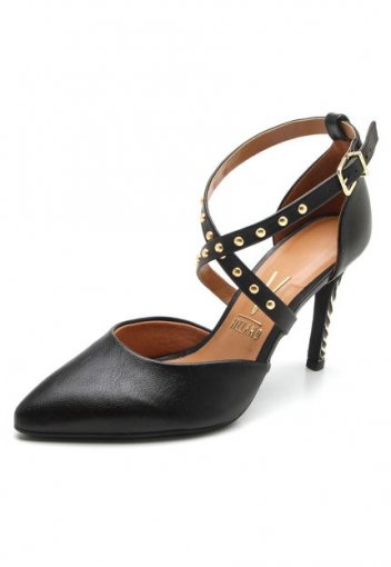 sapato scarpin com tachas