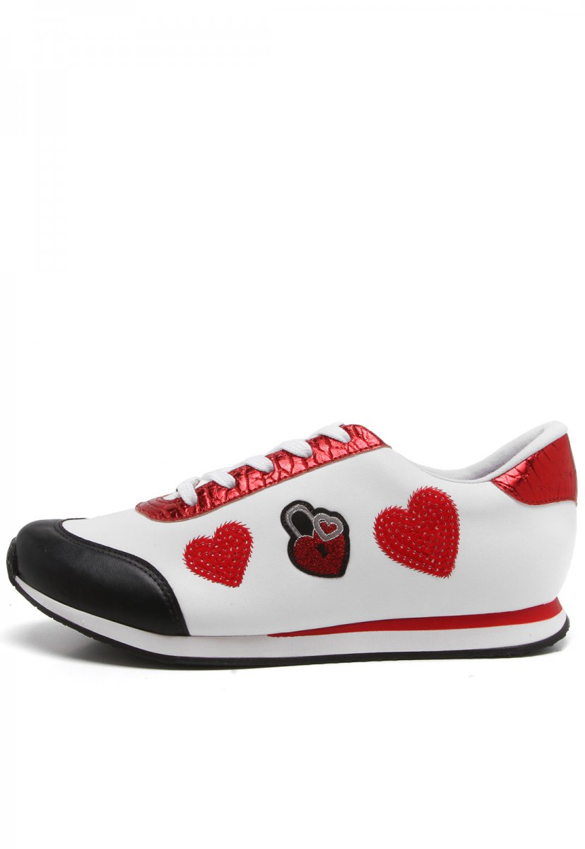 tenis branco feminino com coracao