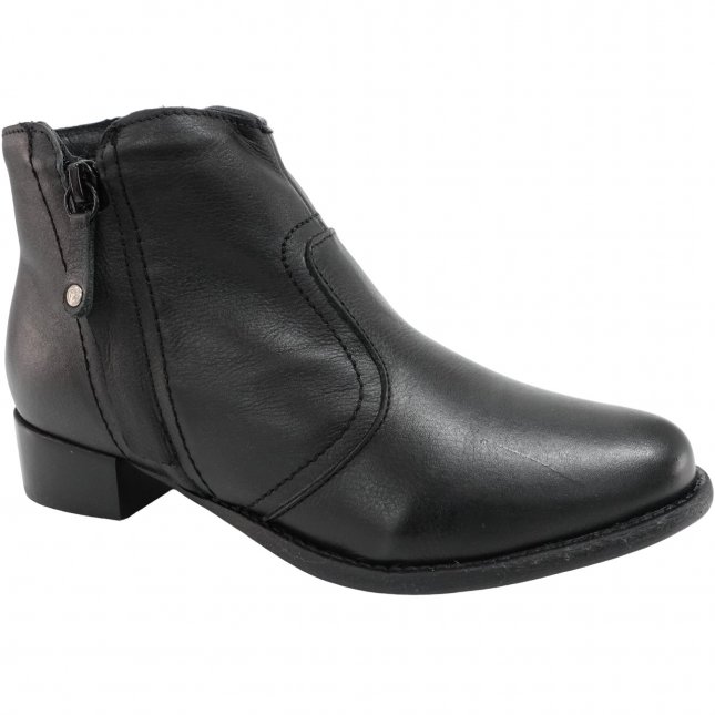 Loja de calçados Casas Ajita Ajita calçados possui Botas, das mais