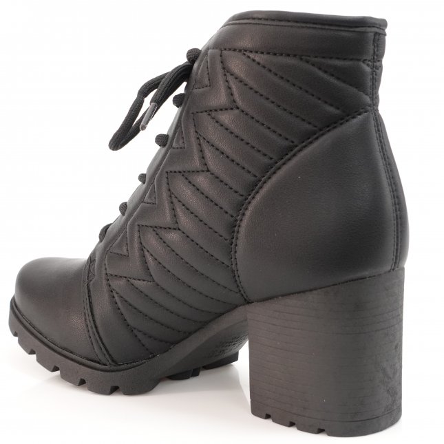 Loja de calçados Casas Ajita Ajita calçados possui Botas, das mais