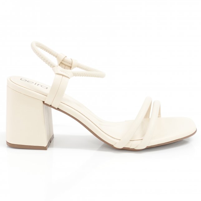 Loja de calçados Casas Ajita Ajita calçados possui Sandálias, das