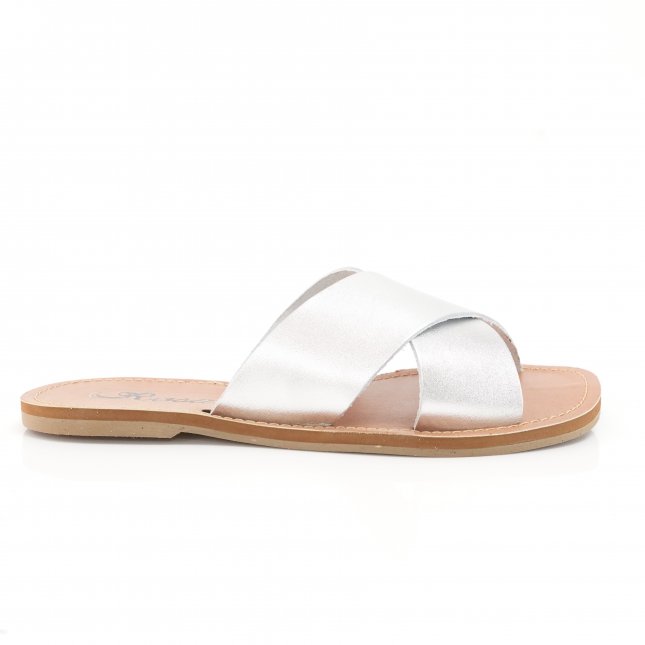 Loja de calçados Casas Ajita Ajita calçados possui Slides, das