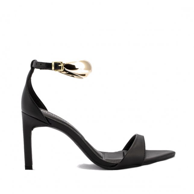 Loja de calçados Casas Ajita Ajita calçados possui Sandálias, das