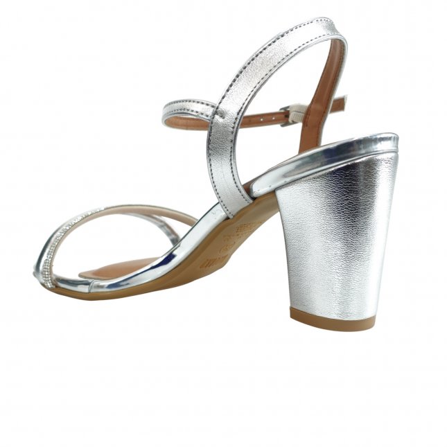 Loja de calçados Casas Ajita Ajita calçados possui Sandálias, das