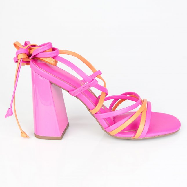 Loja de calçados Casas Ajita Ajita calçados possui Sandálias, das