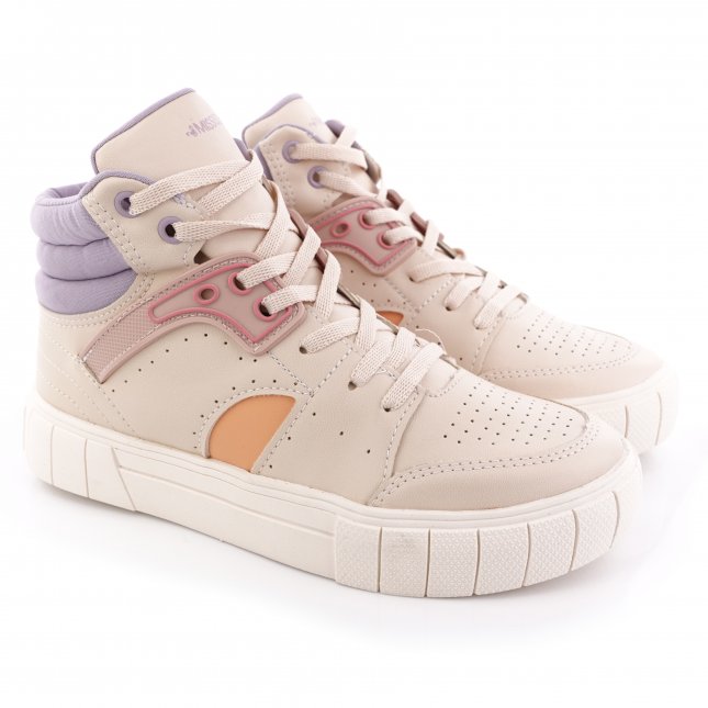 Loja de calçados Casas Ajita Ajita calçados possui Tênis, das mais