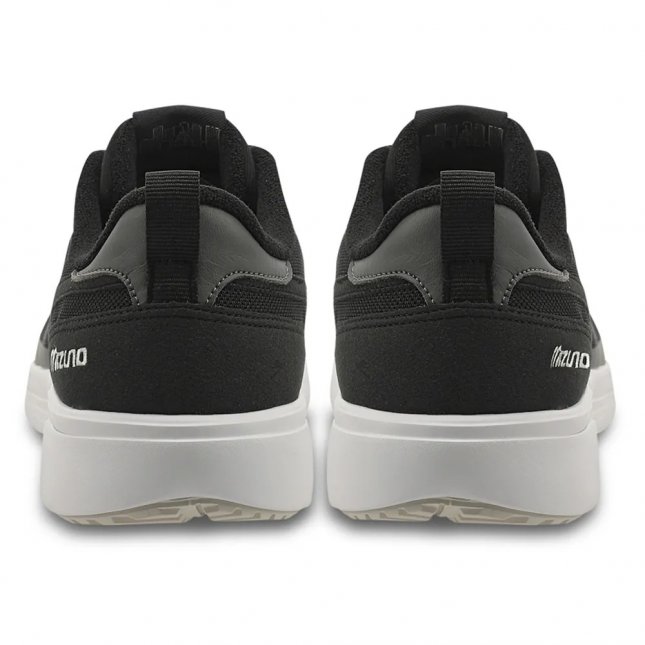 Loja de calçados Casas Ajita Ajita calçados possui Tênis, das mais