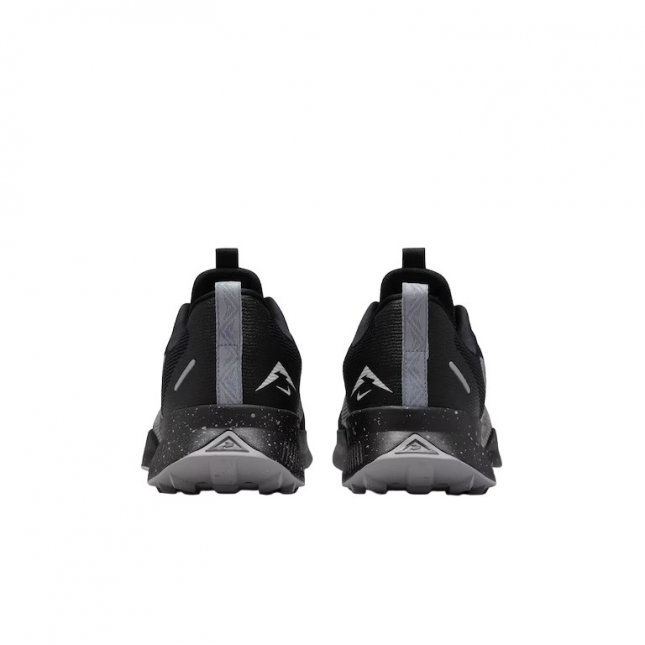 Loja de calçados Casas Ajita Ajita calçados possui Tênis, das mais