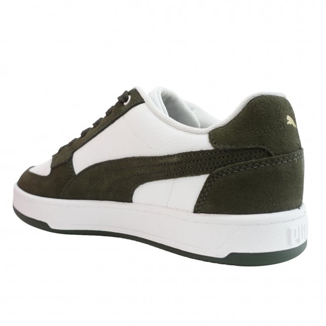 Loja de calçados Casas Ajita Ajita calçados possui Tênis, das mais