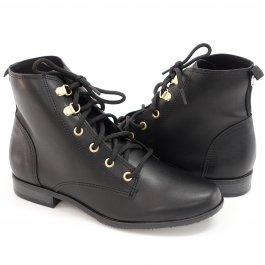 Loja de calçados Casas Ajita Ajita calçados possui Botas, das mais