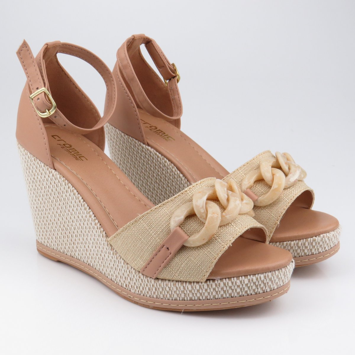 Loja de calçados Casas Ajita Ajita calçados possui Sandálias, das mais  tradicionais fabricantes de calçados da Cromic Femme