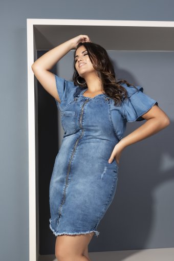 vestido salopete jeans plus size