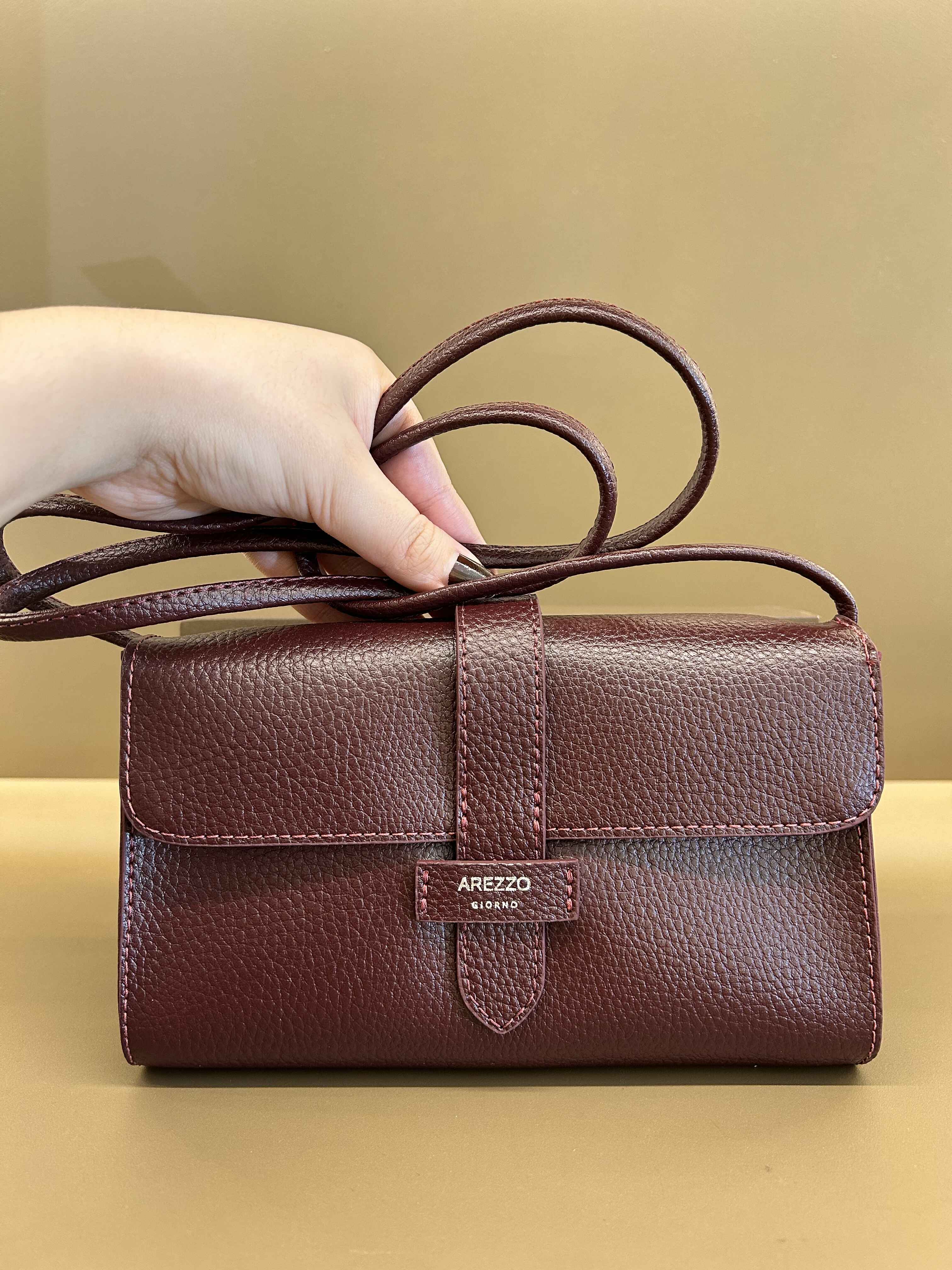 Imagem - Bolsa Arezzo Tiracolo Betina Pequena Marrom