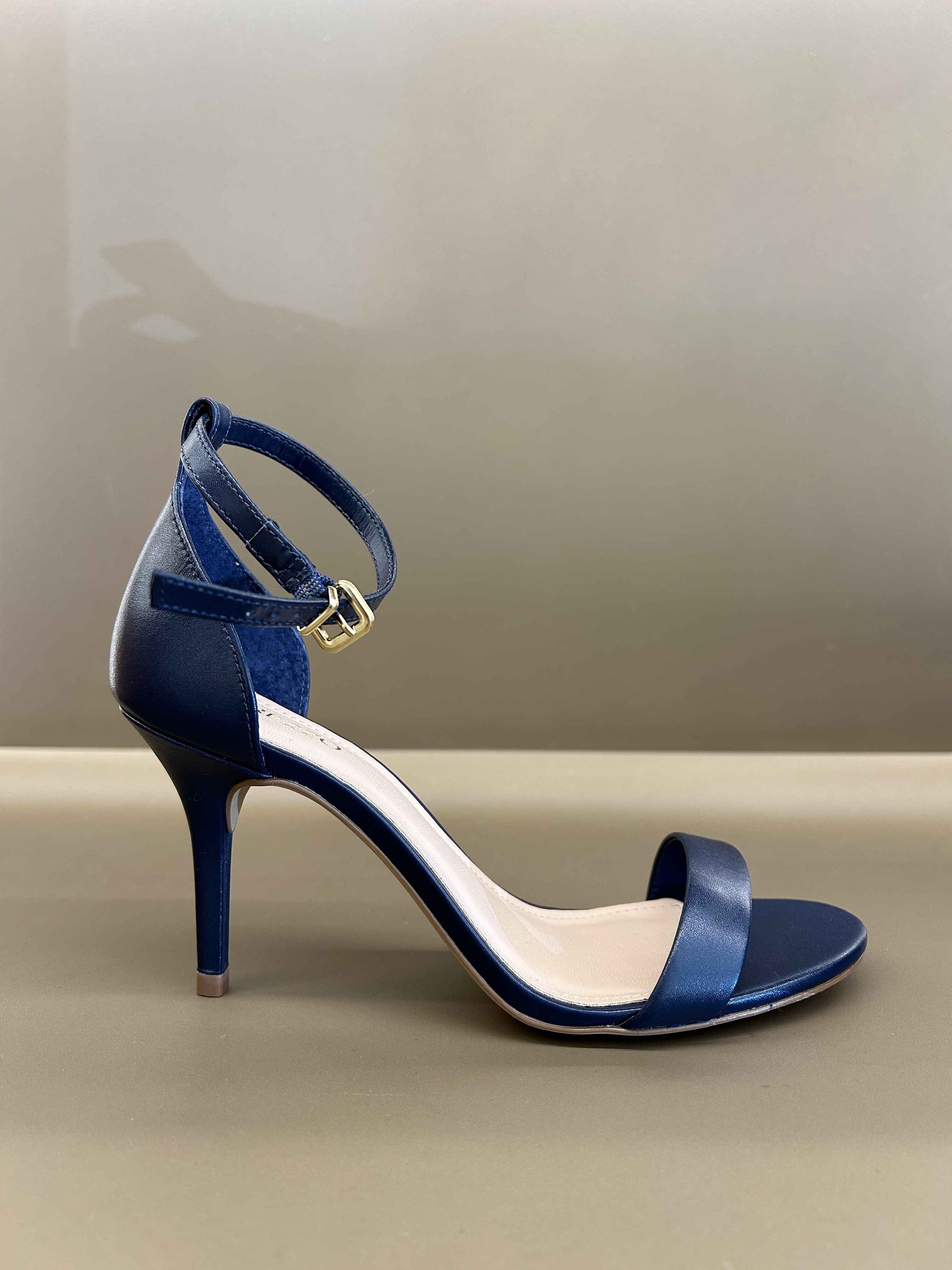 Imagem - Sandália Arezzo Salto Médio Fino Isabelli Azul