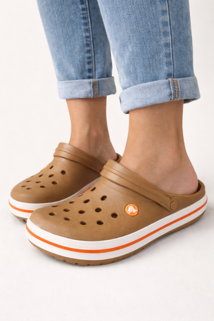 Sandália Crocs Feminina Crocband Clog Camel - Iria Calçados