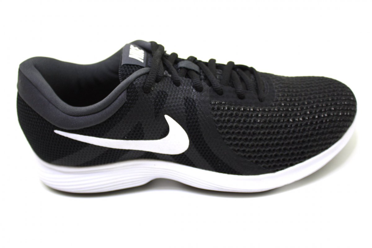 T nis masculino nike revolution 4