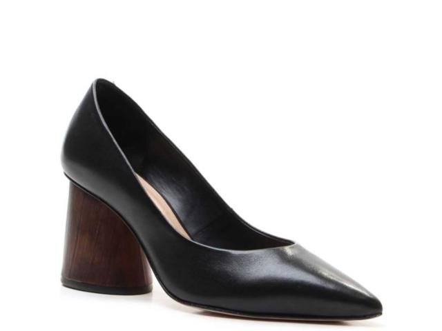 scarpin salto madeira