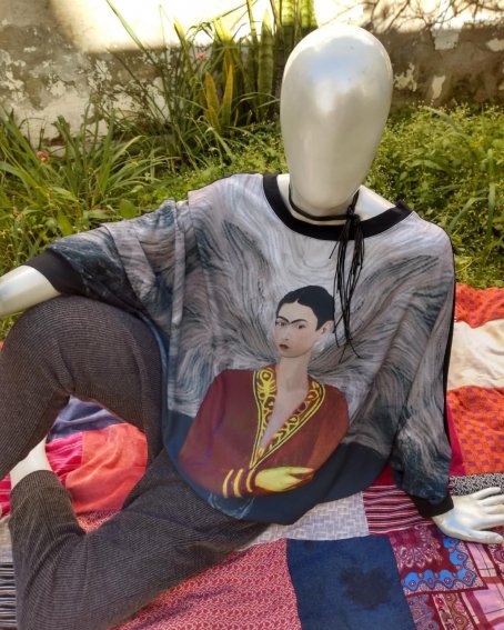 Blusa Ampla Frida Preta
