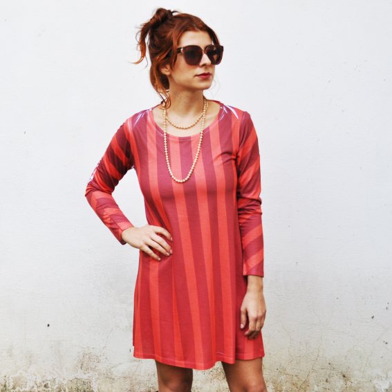 vestido com listras verticais