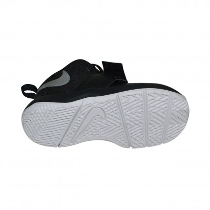 tenis nike hustle d8