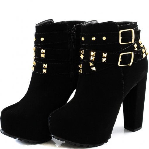 ankle boot com fivelas