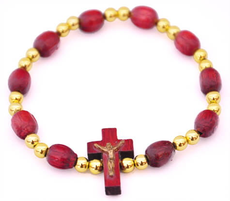 Pulseira em Madeira com Crucifixo - Dourado