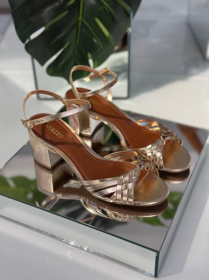 Sandália Dourada Salto Bloco Médio Arezzo