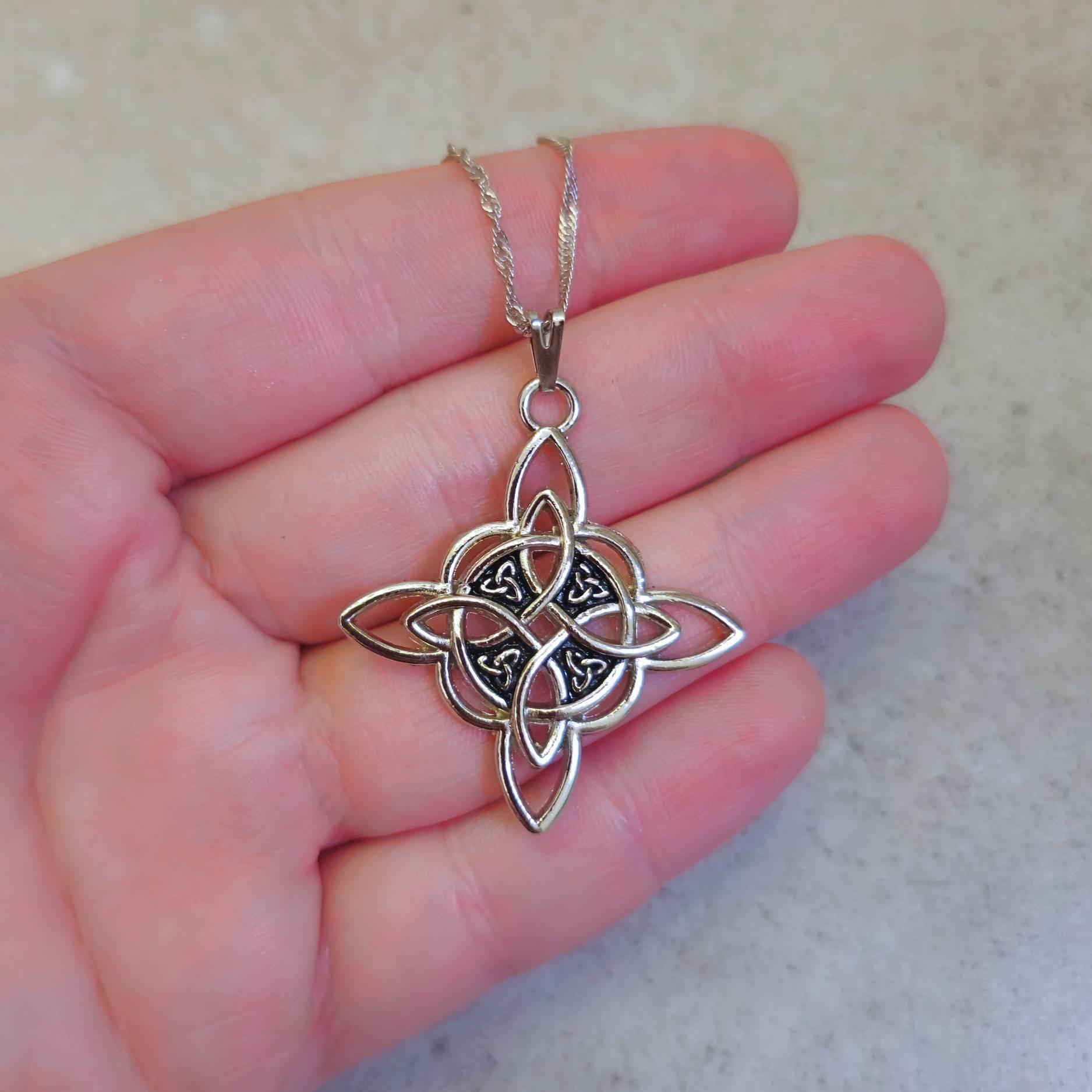 Colar Nó de Bruxa 33mm: Mistério e Proteção