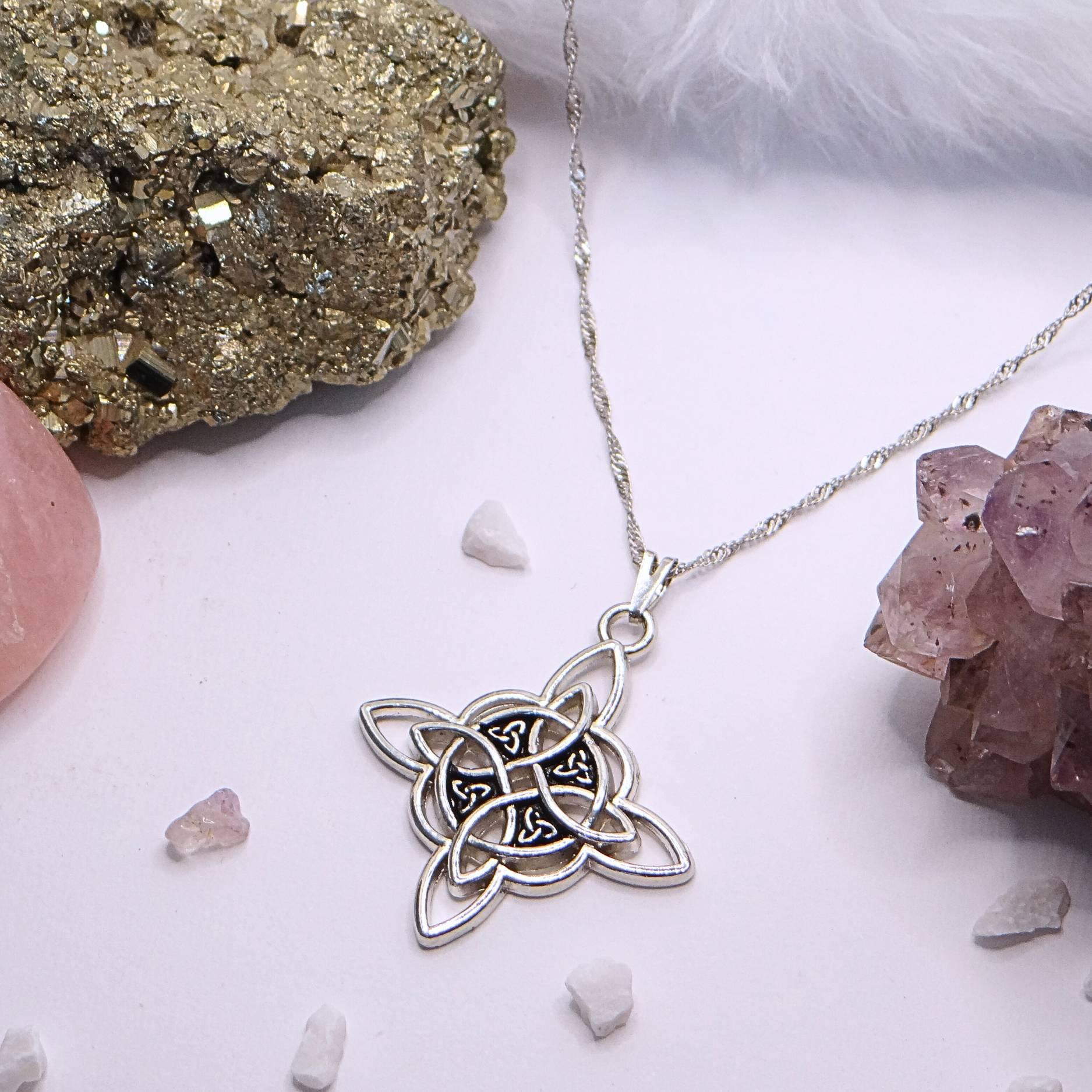 Nó de Bruxa da Sunshine Cristais: Amuleto de Proteção e Sabedoria Ancestral